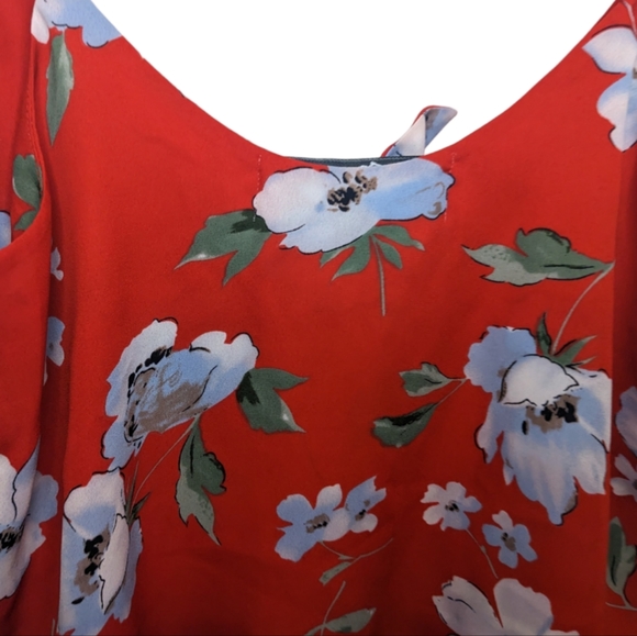 Caruso Red Floral Flowy Crop Top 🌺✨ - Picture 7 of 7